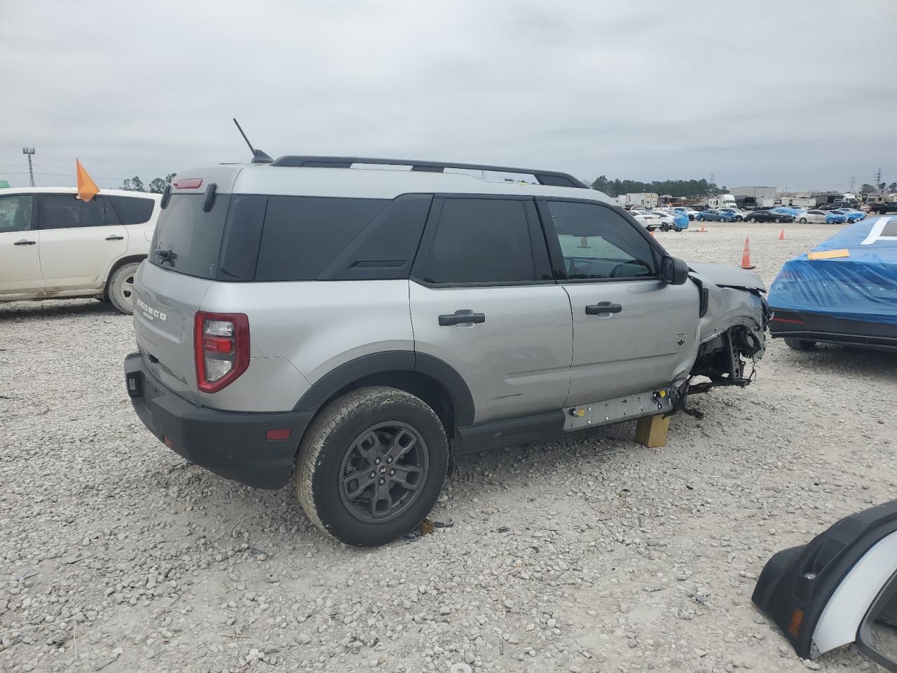 2022 Ford Bronco - Image 3