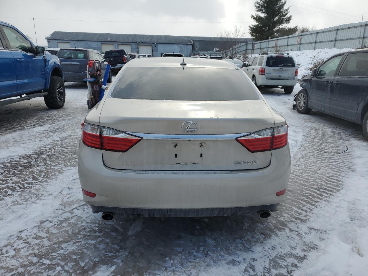 2013 Lexus ES - Image 6