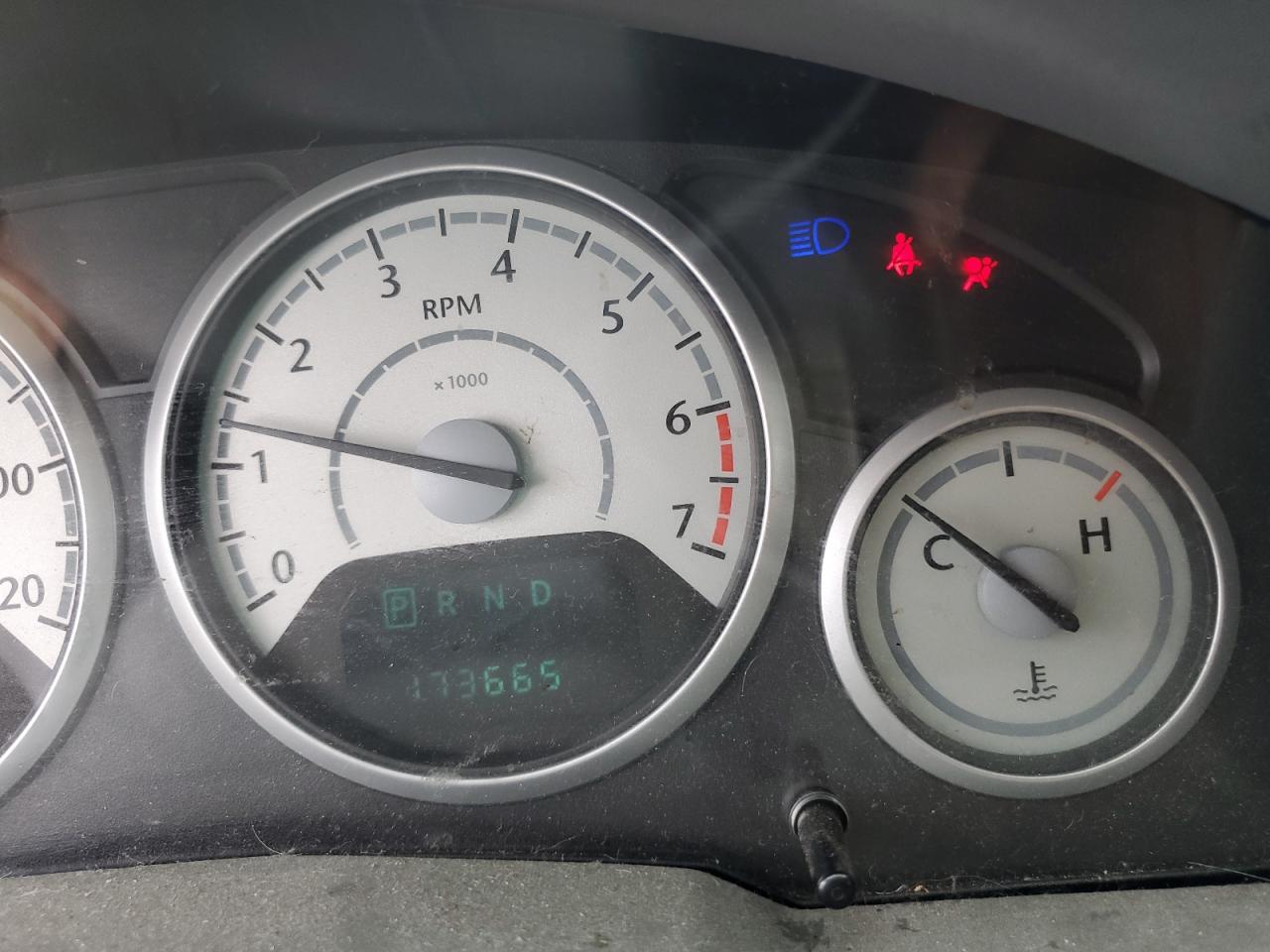 2010 Chrysler Town & Country - Image 9