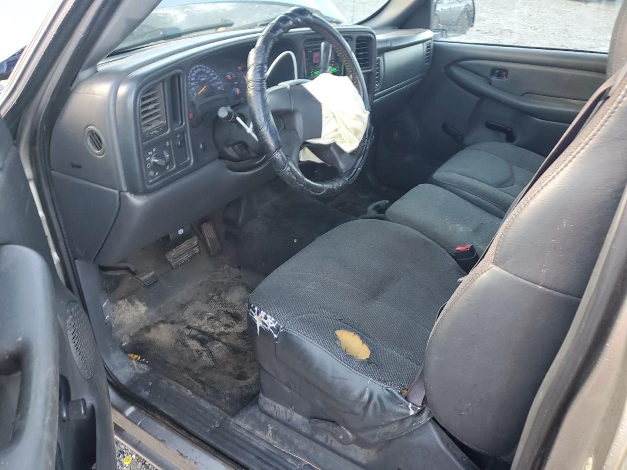 2003 Chevrolet Silverado - Image 8