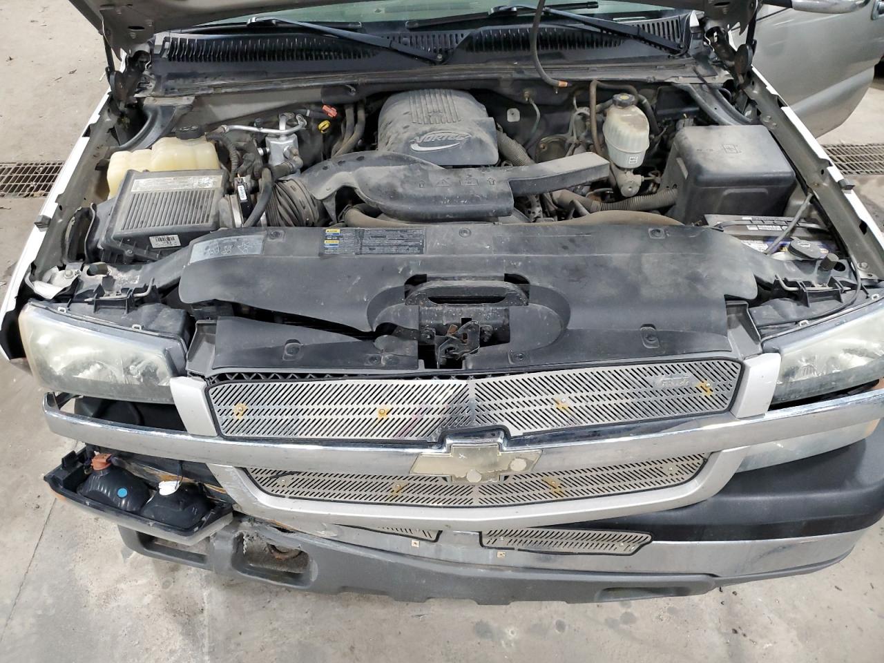 2004 Chevrolet Avalanche - Image 11