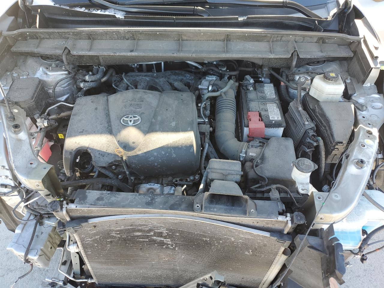 2022 Toyota Highlander - Image 12