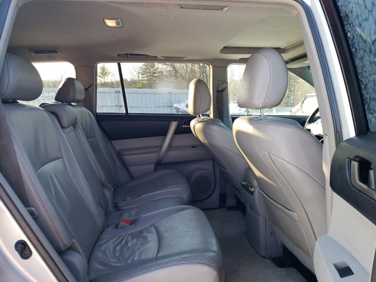 2011 Toyota Highlander - Image 11