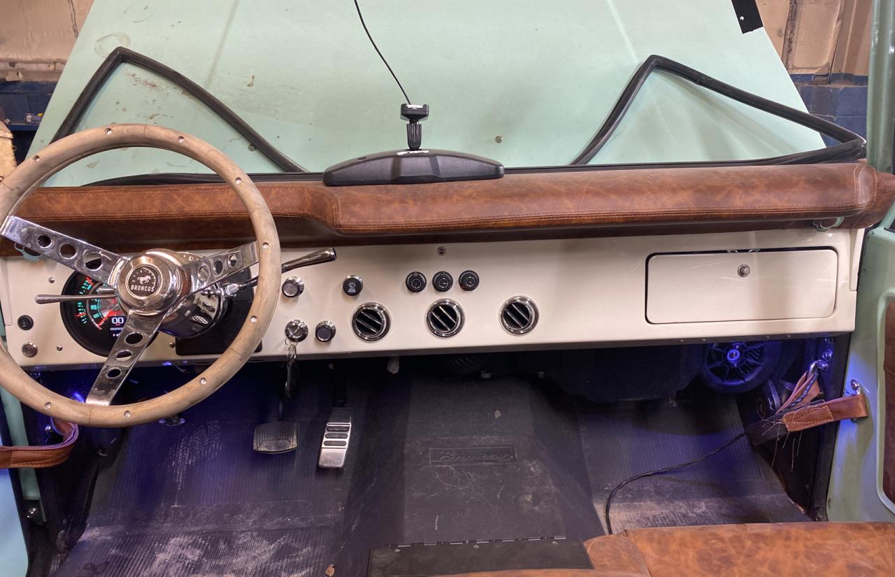 1970 Ford Bronco 4X4 VIN: U15GLJ18429 Lot: 89351135