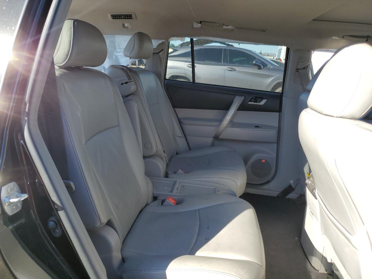 2011 Toyota Highlander - Image 11