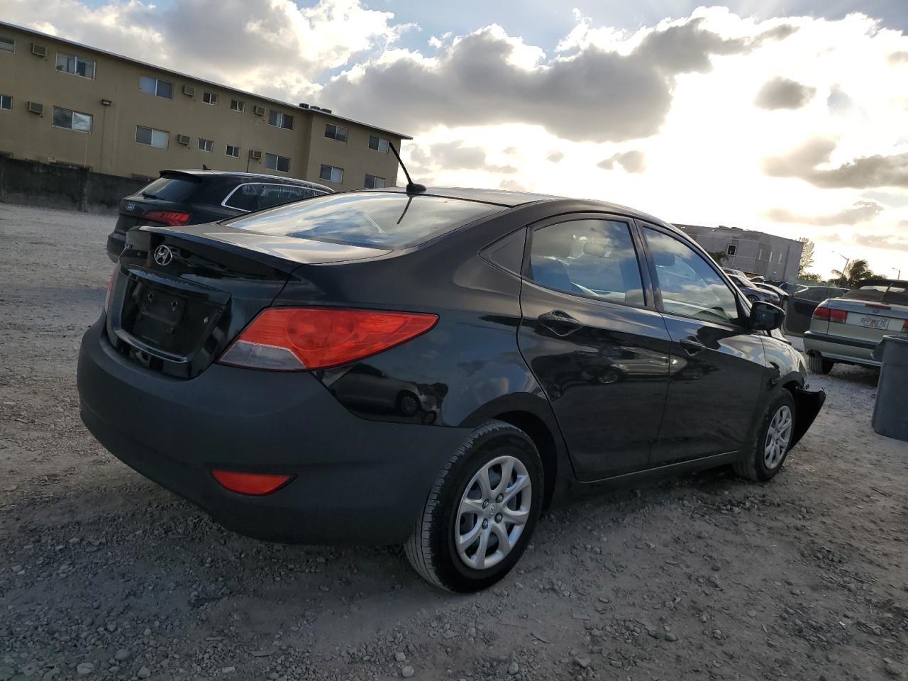 2013 Hyundai Accent - Image 3
