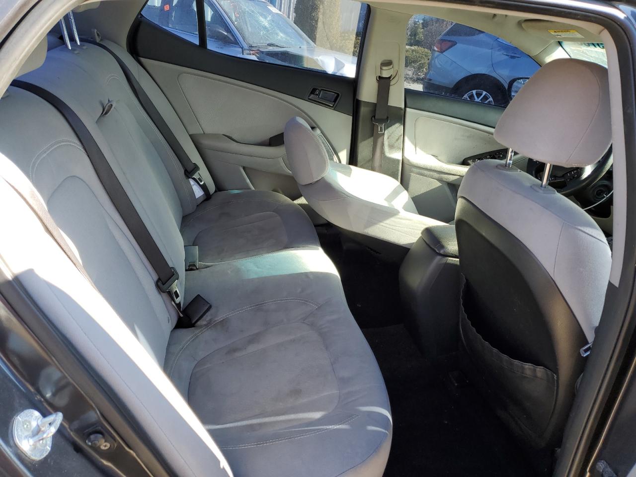 2011 Kia Optima - Image 10