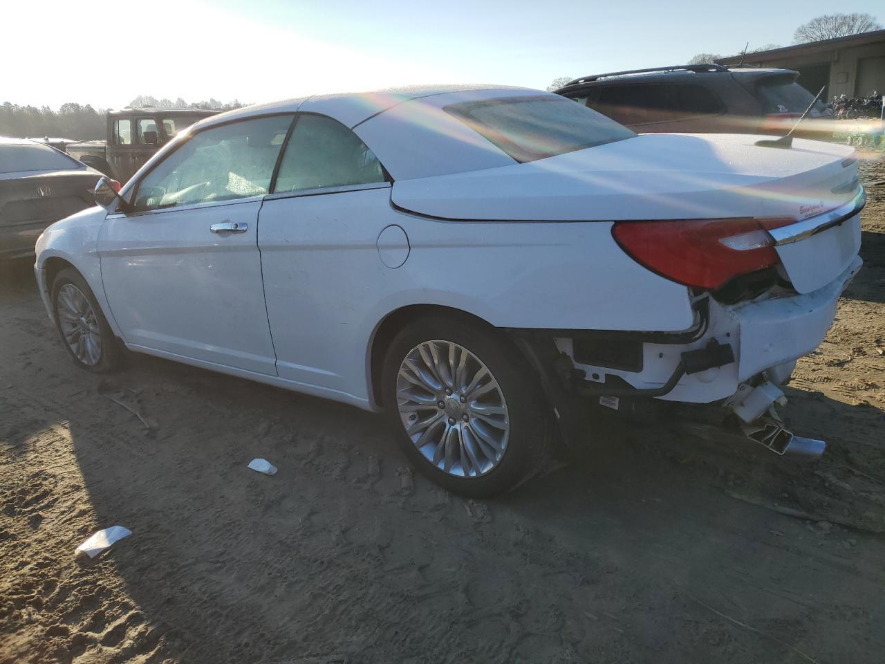 2013 Chrysler 200 - Image 2