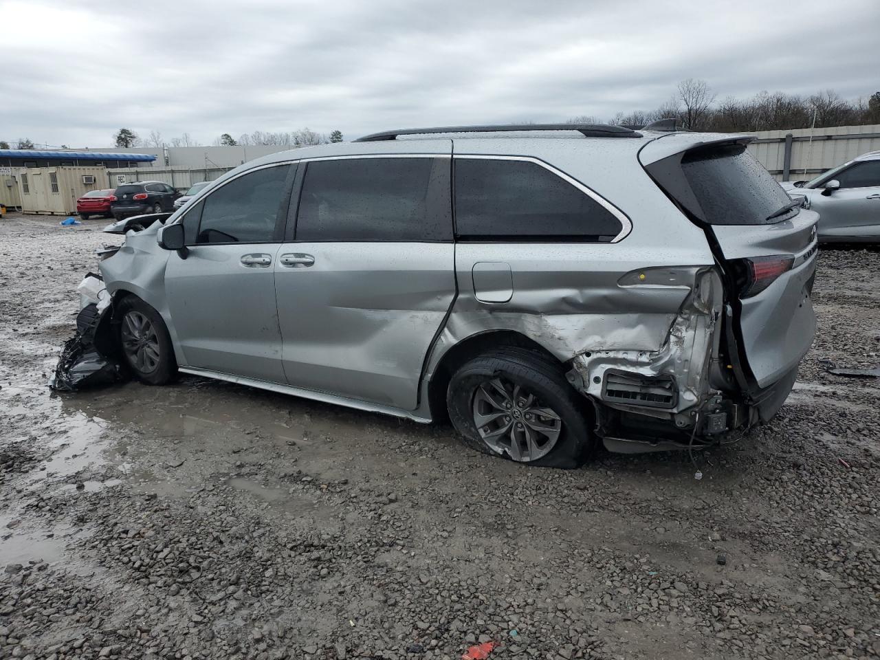 2022 Toyota Sienna - Image 2