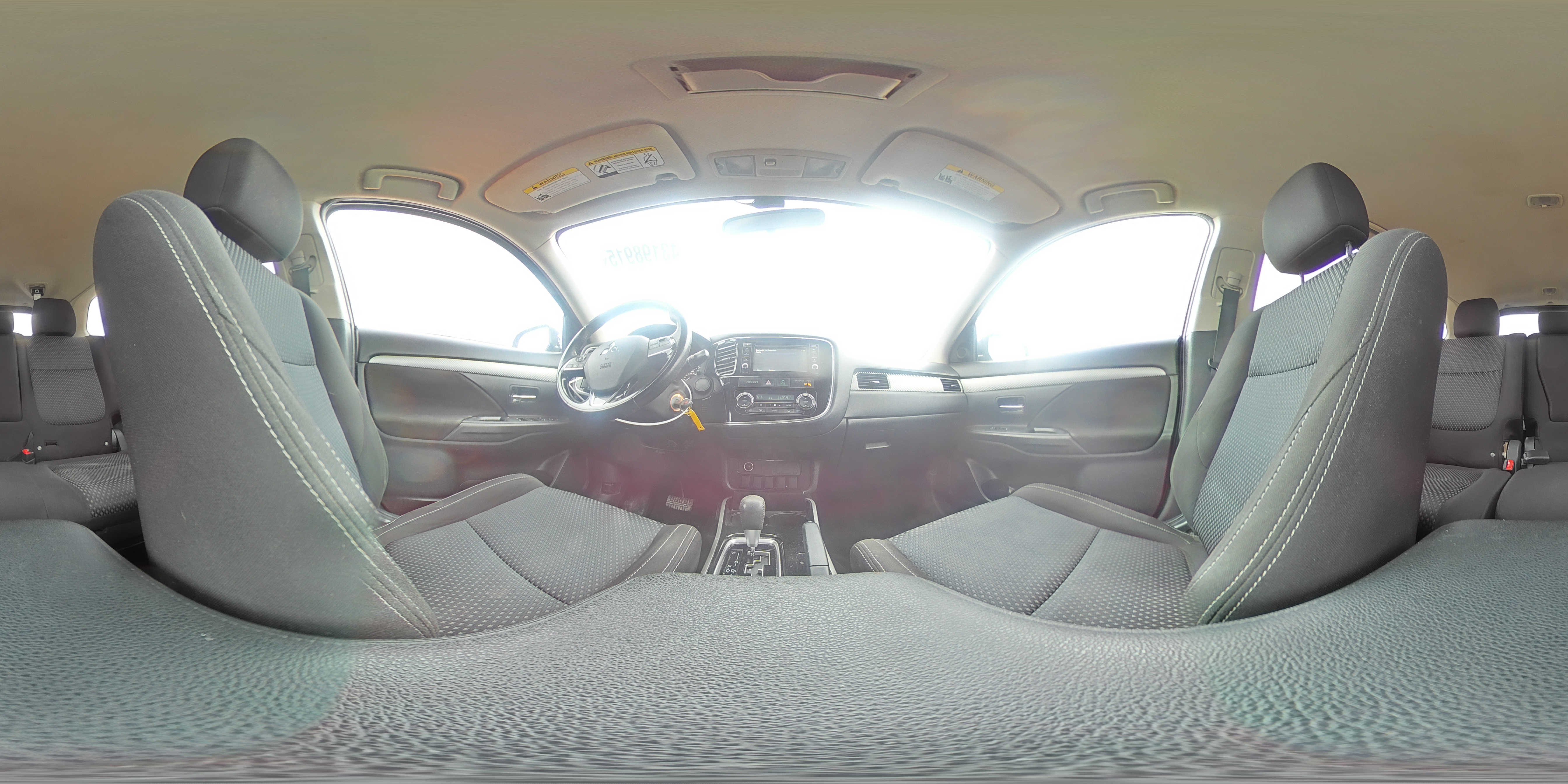 2017 Mitsubishi Outlander - Image 14