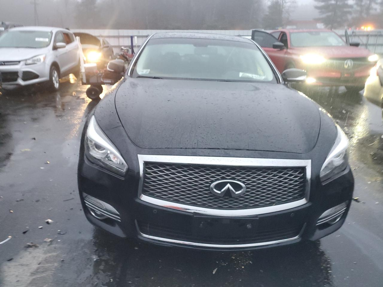 2017 Infiniti Q70 - Image 5