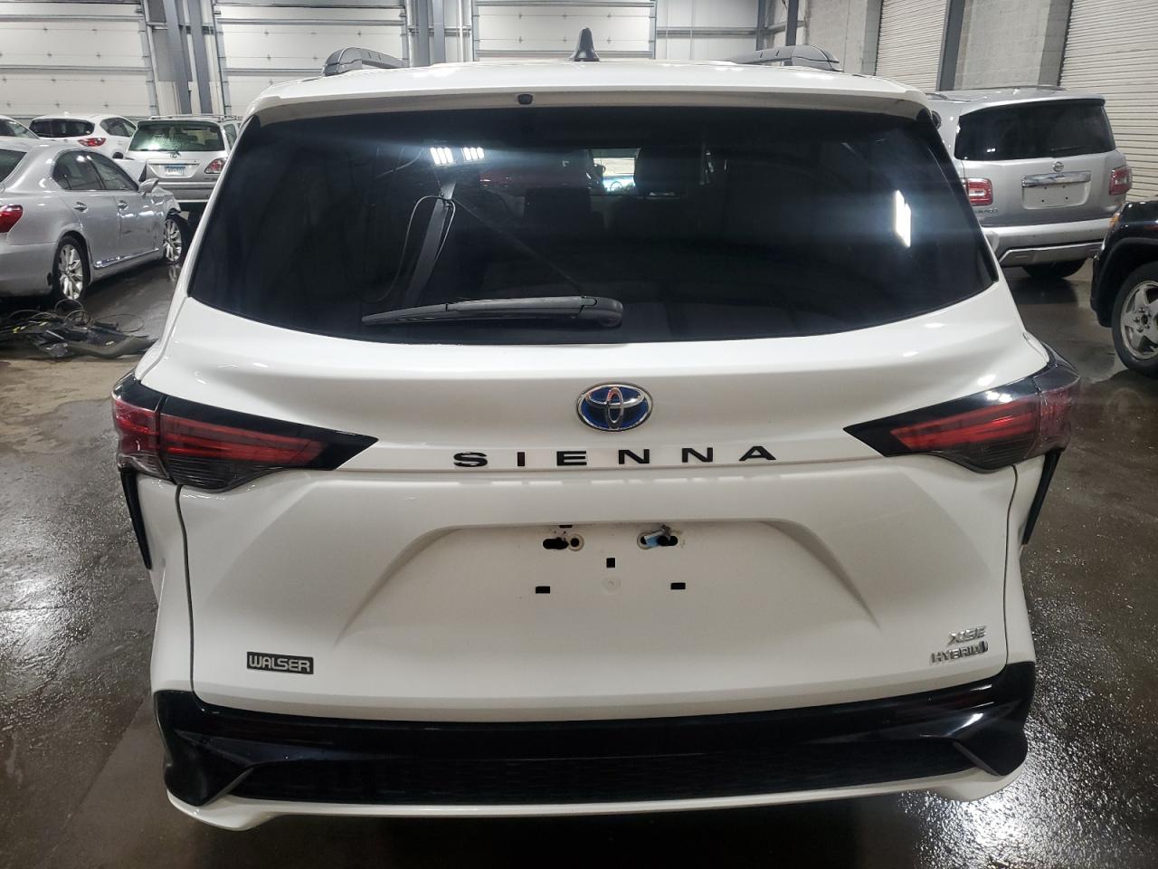 2021 Toyota Sienna - Image 6