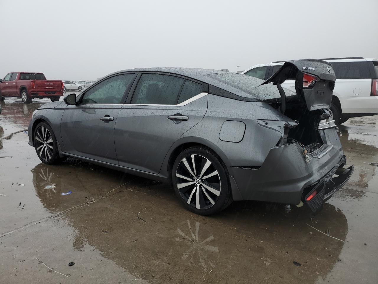 2021 Nissan Altima - Image 2