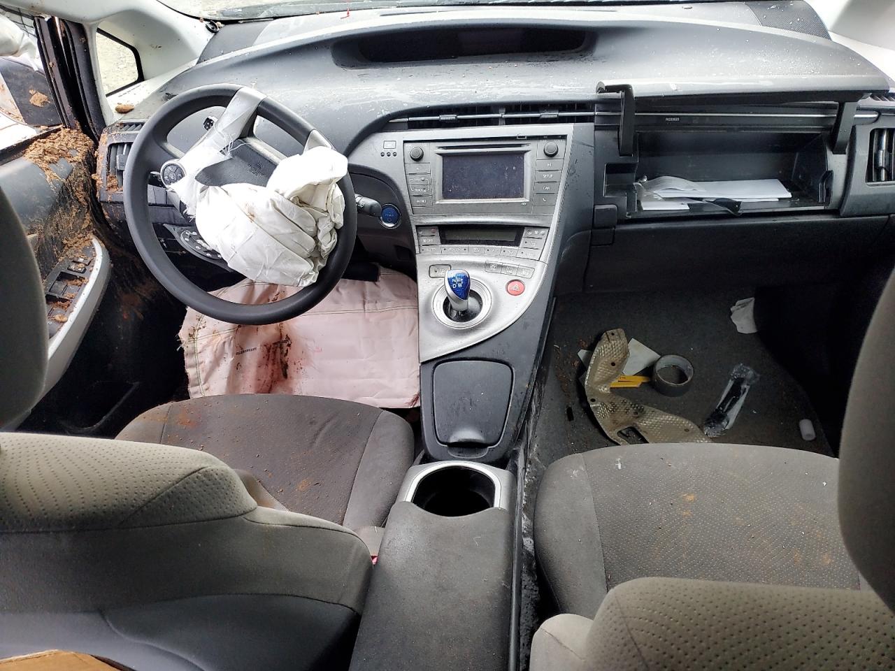 2013 Toyota Prius - Image 8