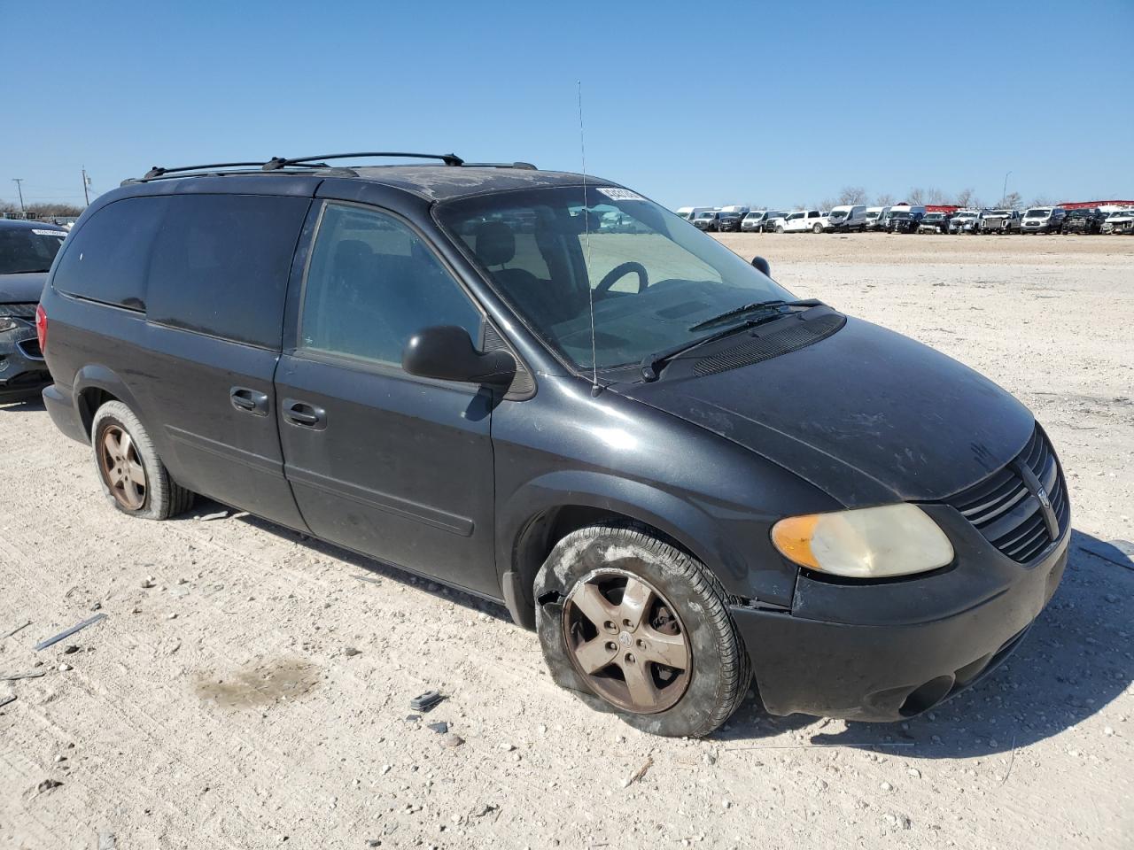 2005 Dodge Caravan - Image 4