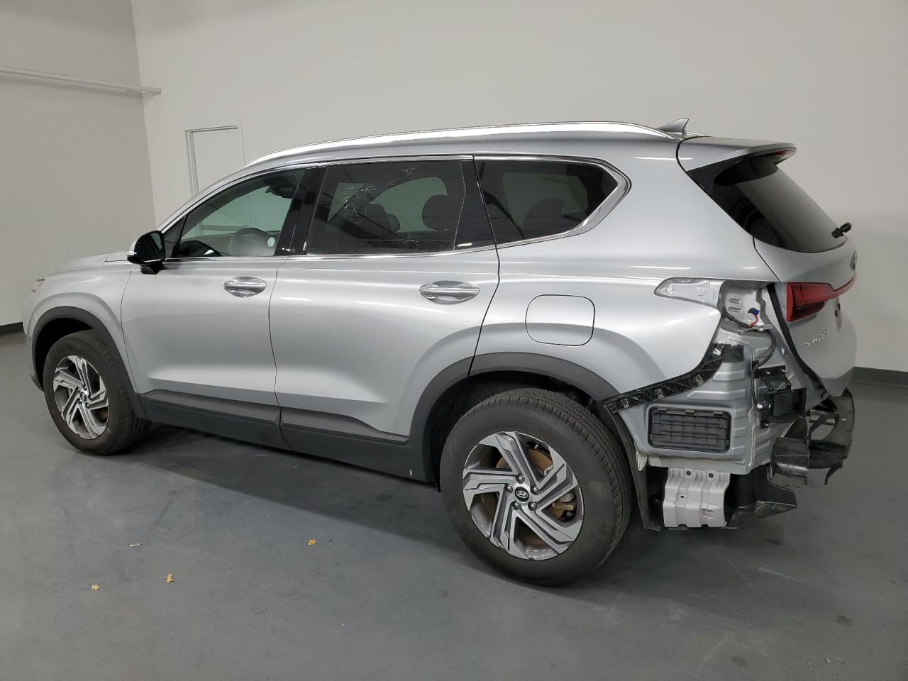 2023 Hyundai Santa Fe - Image 2