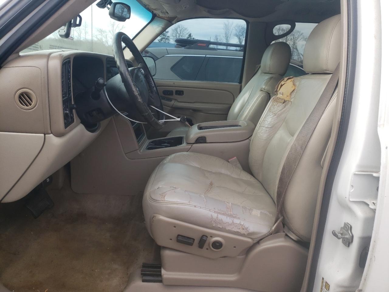 2005 Chevrolet Suburban - Image 7