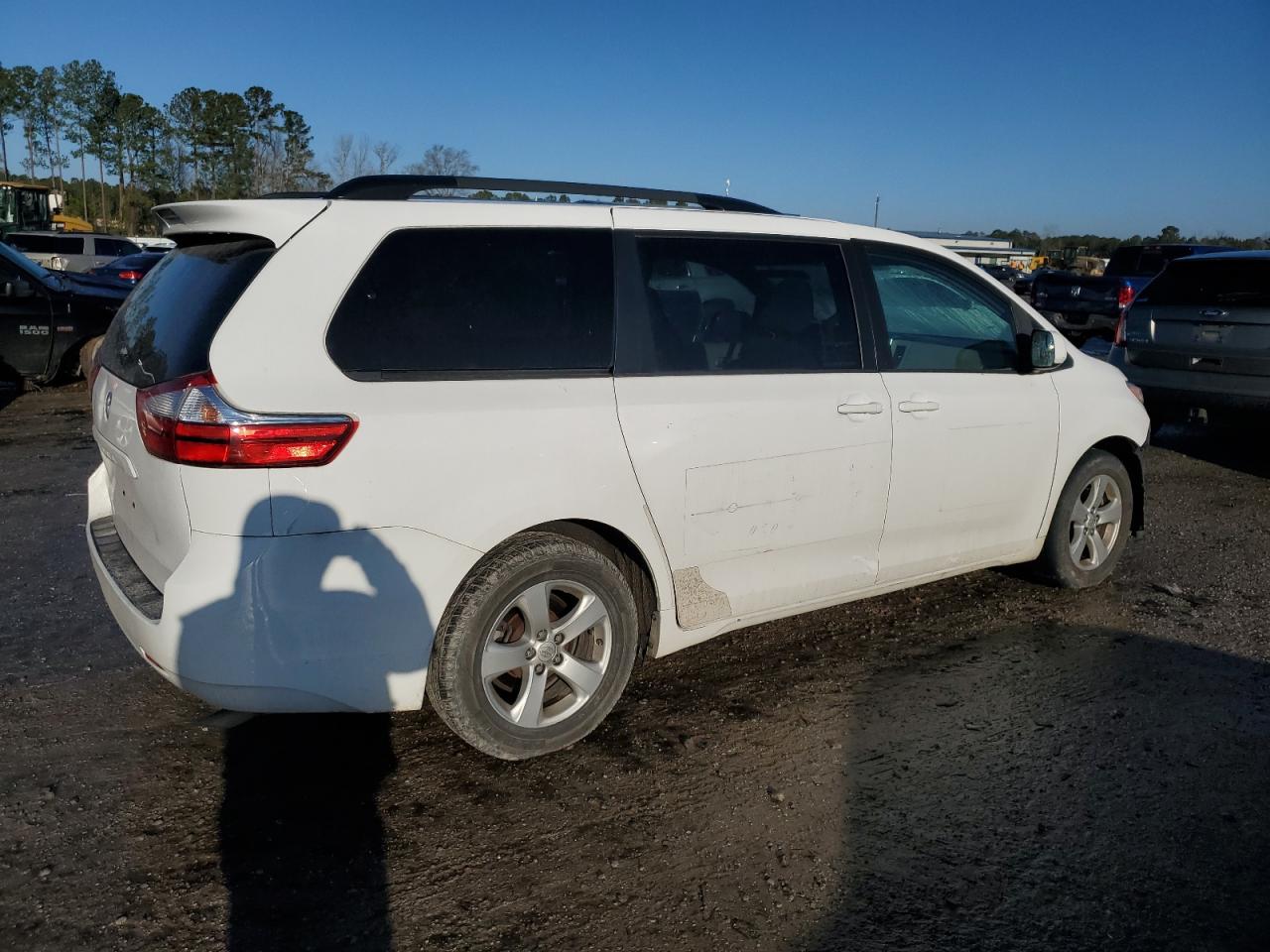 2015 Toyota Sienna - Image 3