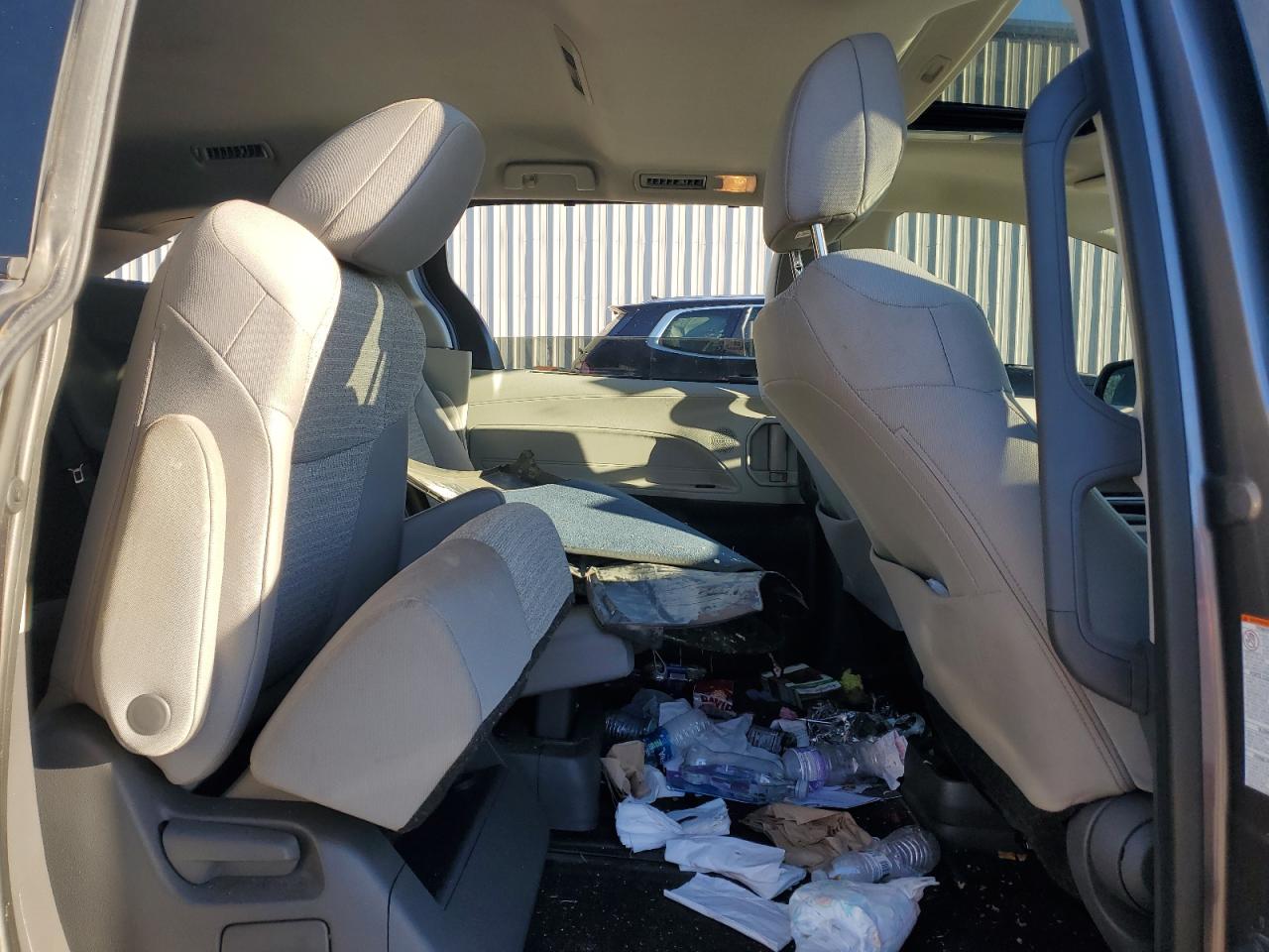 2021 Toyota Sienna - Image 11