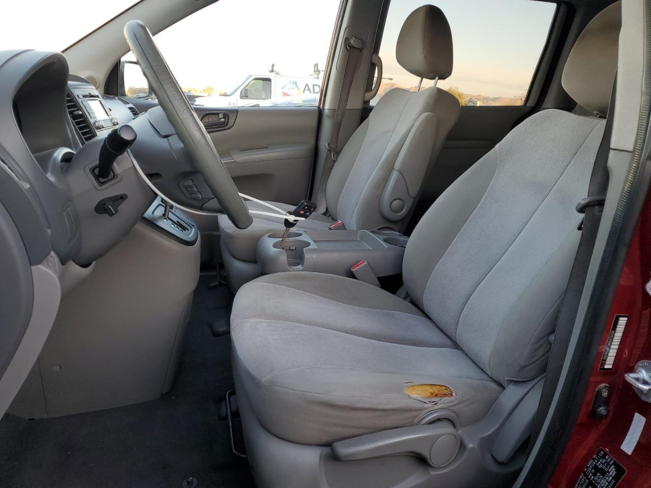 2011 Kia Sedona - Image 7