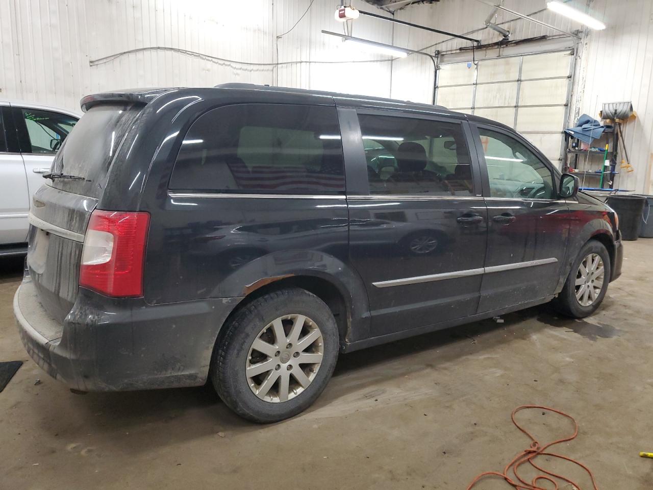 2013 Chrysler Town & Country - Image 3