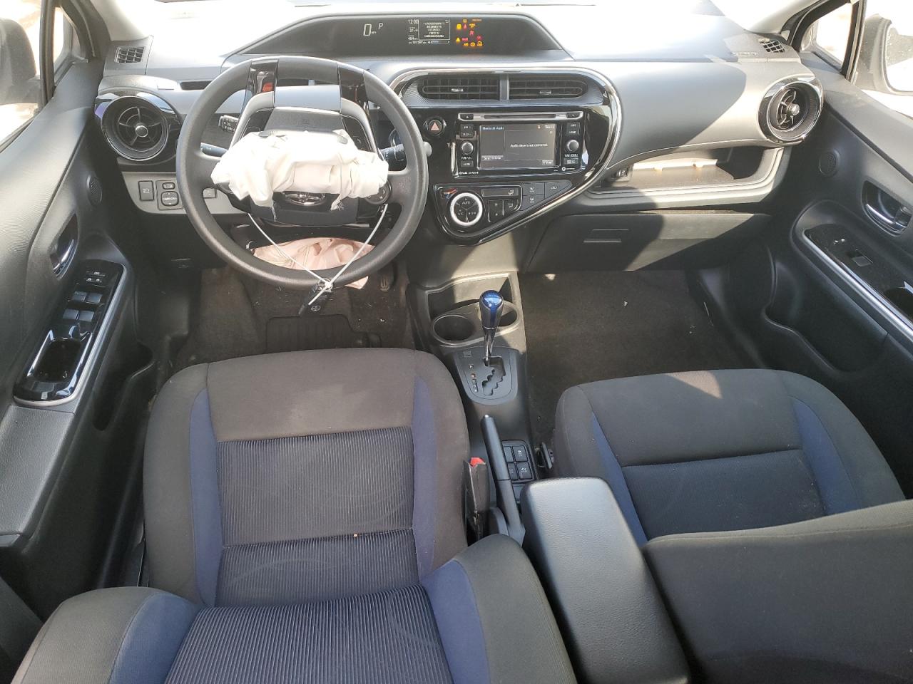 2018 Toyota Prius - Image 8