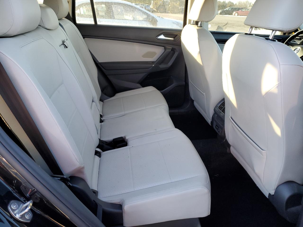 2018 Volkswagen Tiguan - Image 12