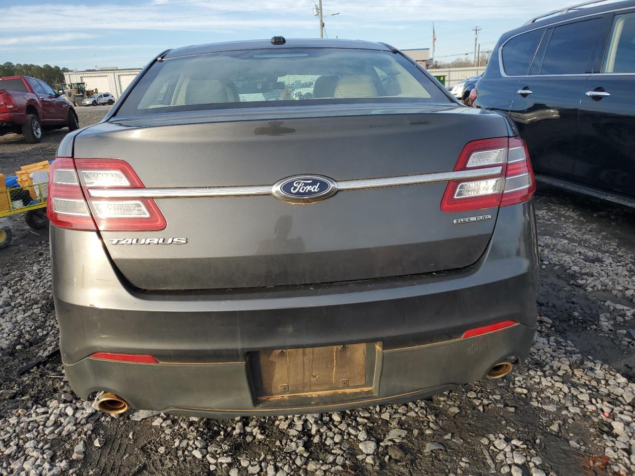 2017 Ford Taurus - Image 6