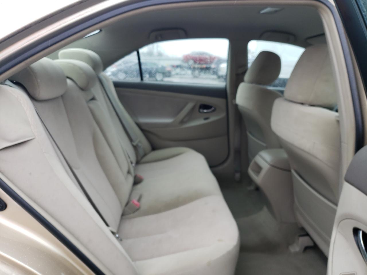 2010 Toyota Camry - Image 10