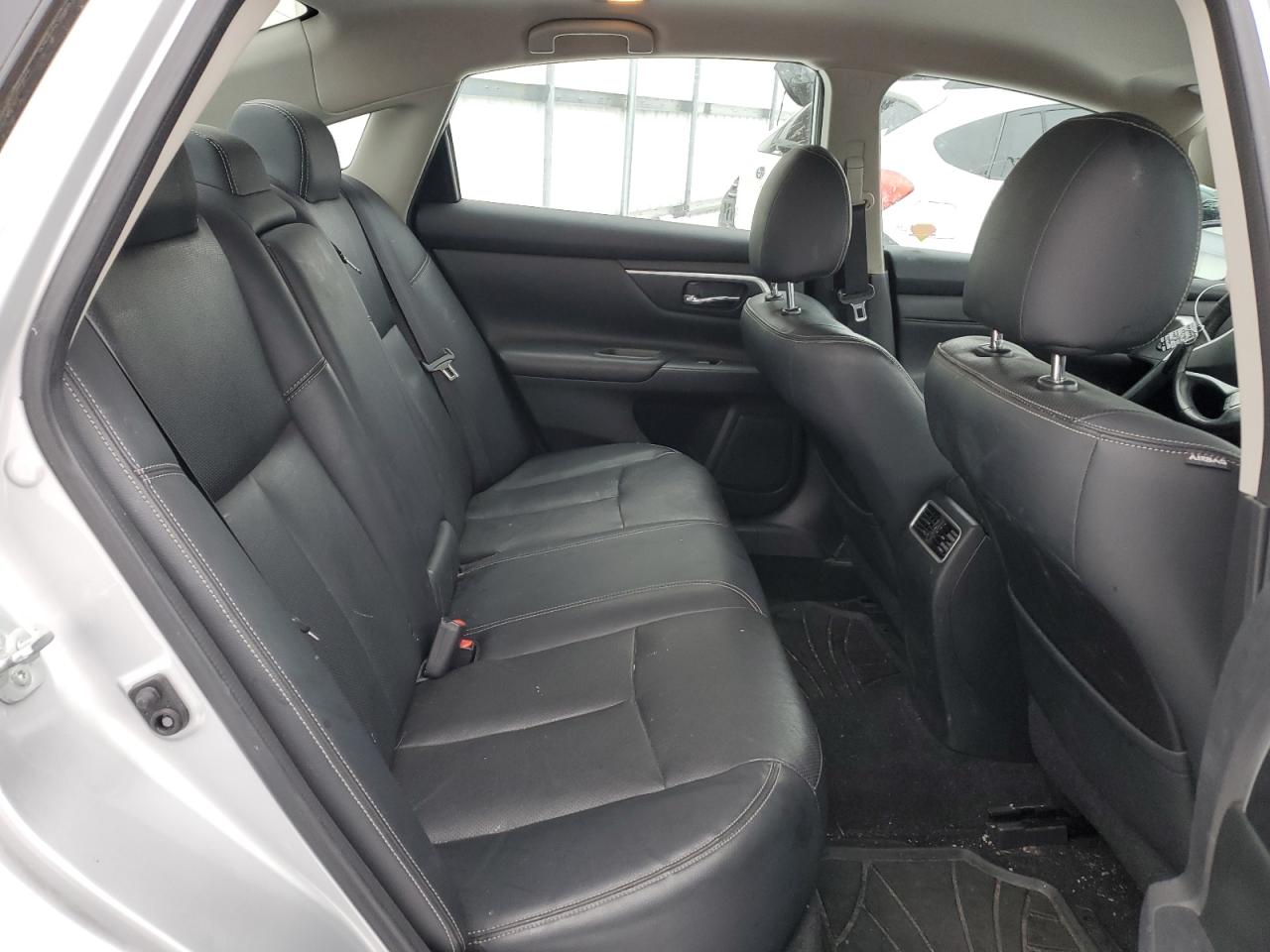 2018 Nissan Altima - Image 10