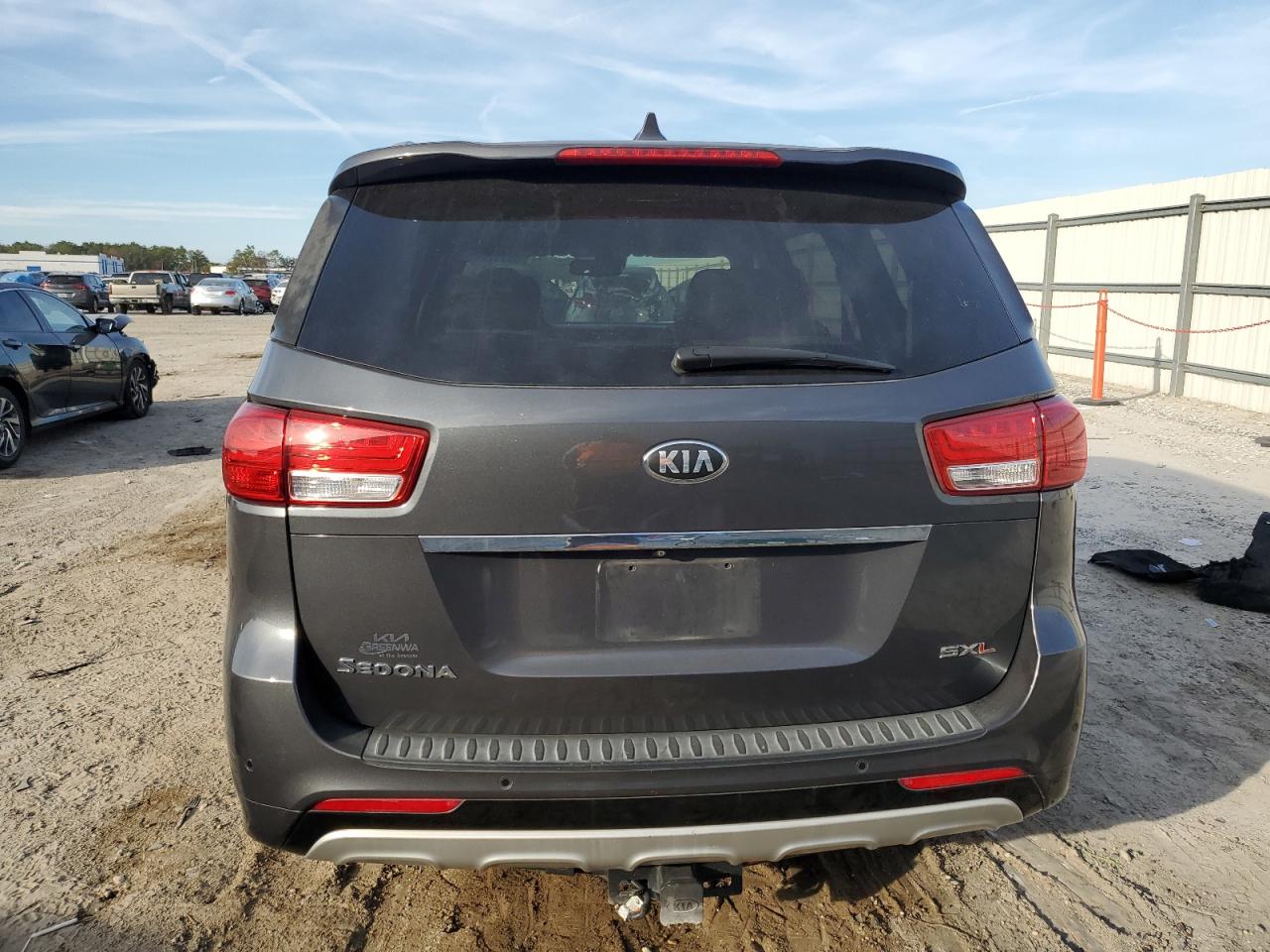 2015 Kia Sedona - Image 6
