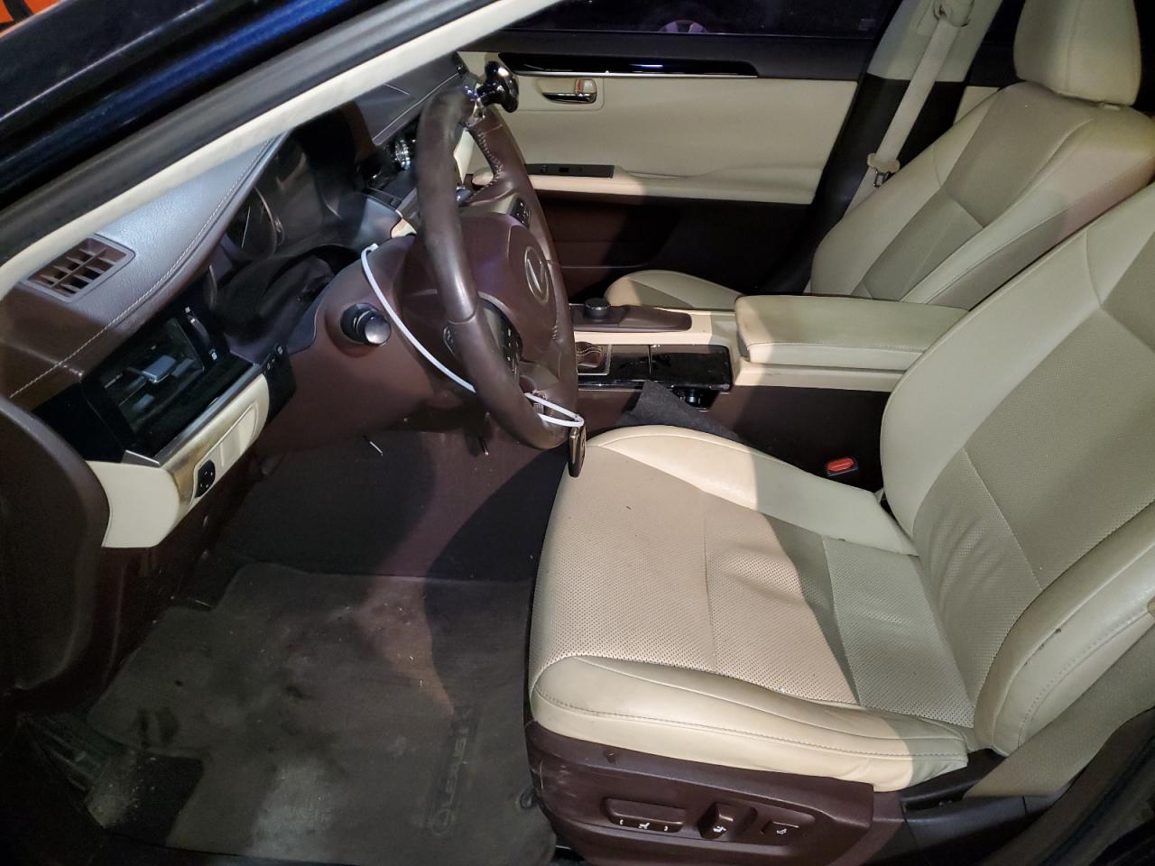 2016 Lexus ES - Image 7