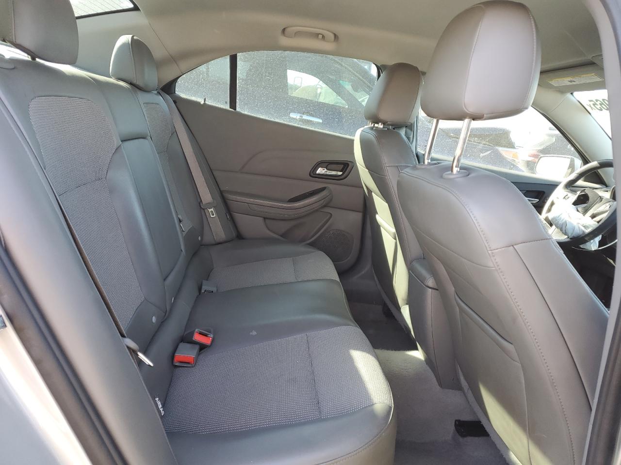 2016 Chevrolet Malibu - Image 10