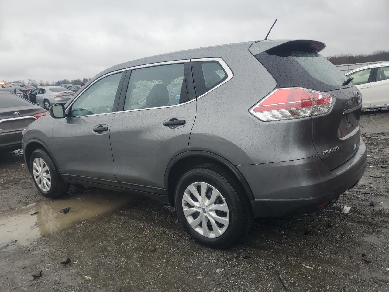 2016 Nissan Rogue - Image 2