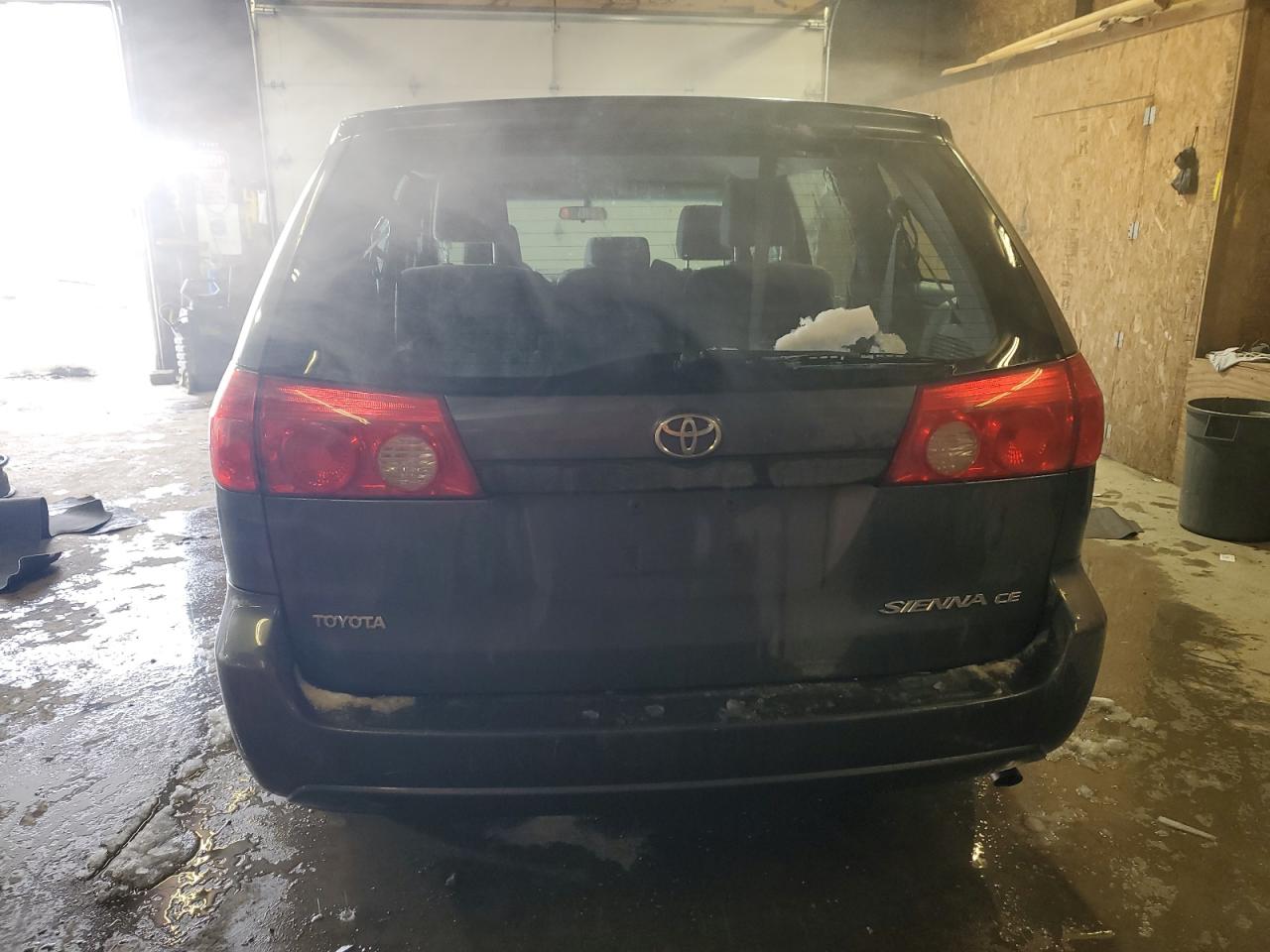 2009 Toyota Sienna - Image 6