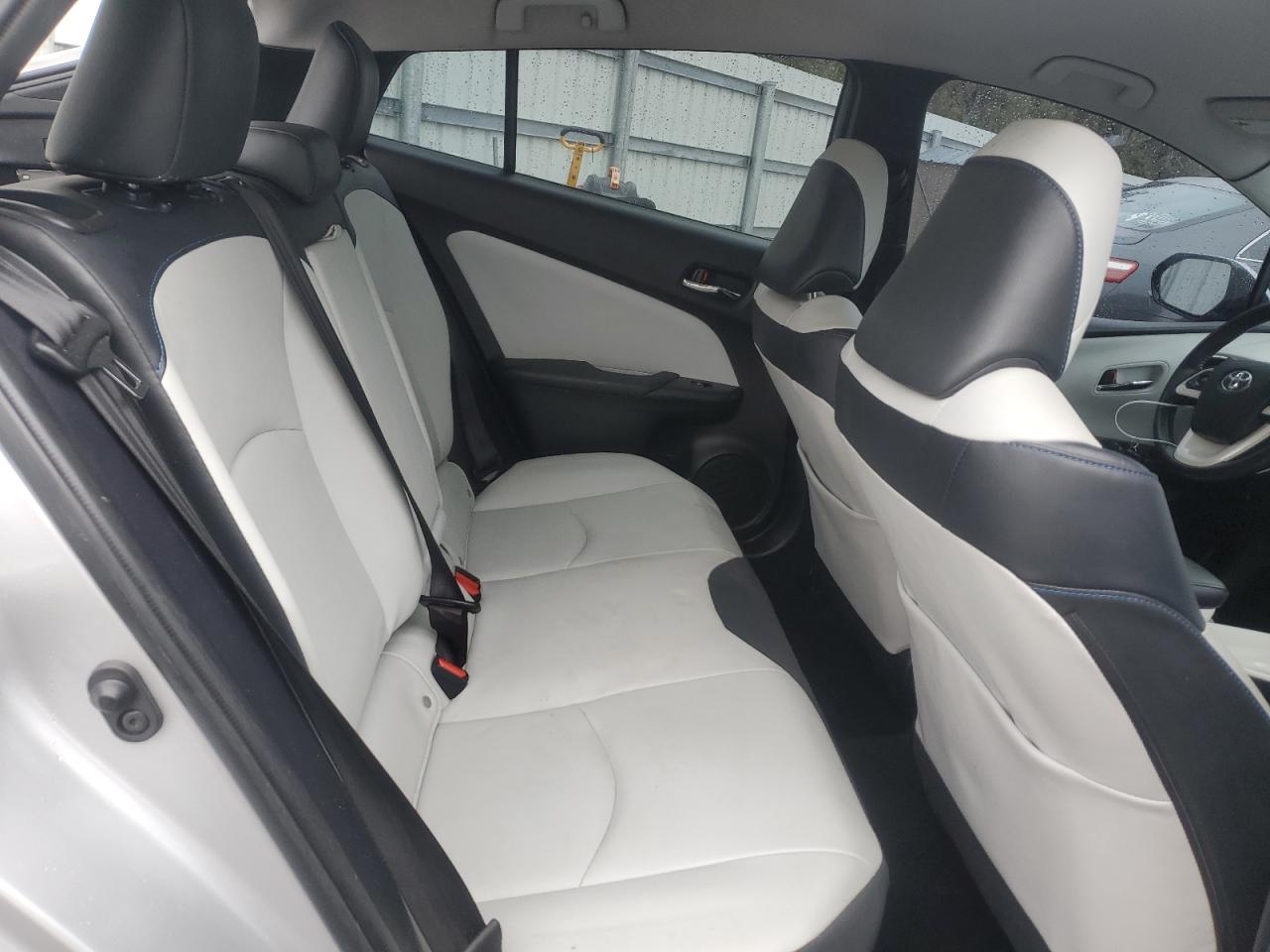 2018 Toyota Prius - Image 10