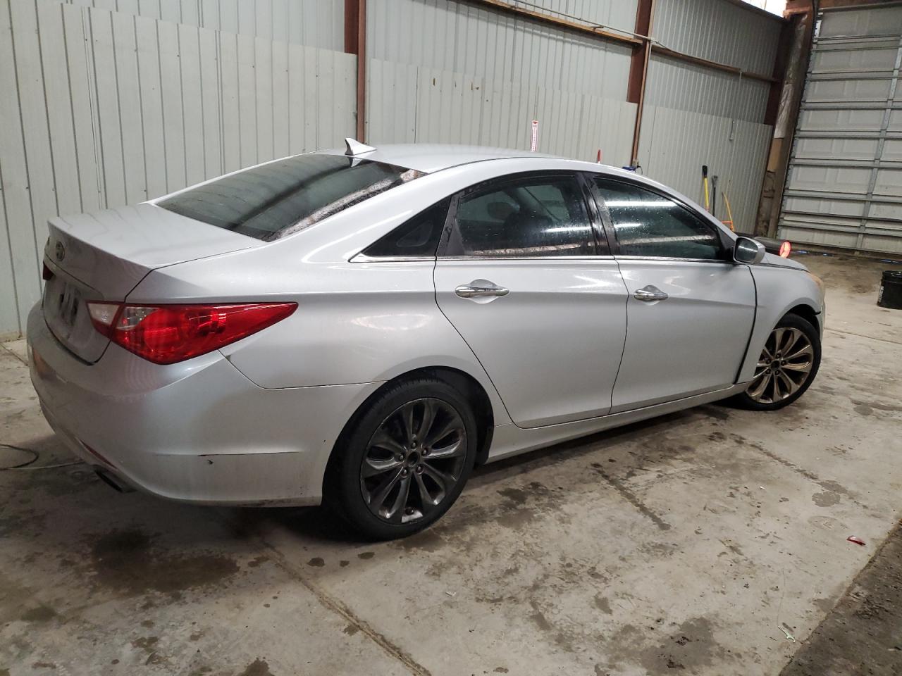 2011 Hyundai Sonata - Image 3