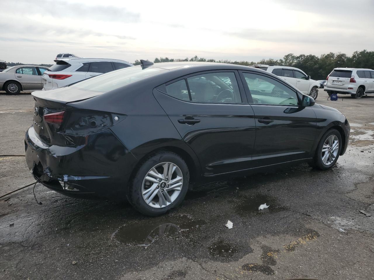 2020 Hyundai Elantra - Image 3