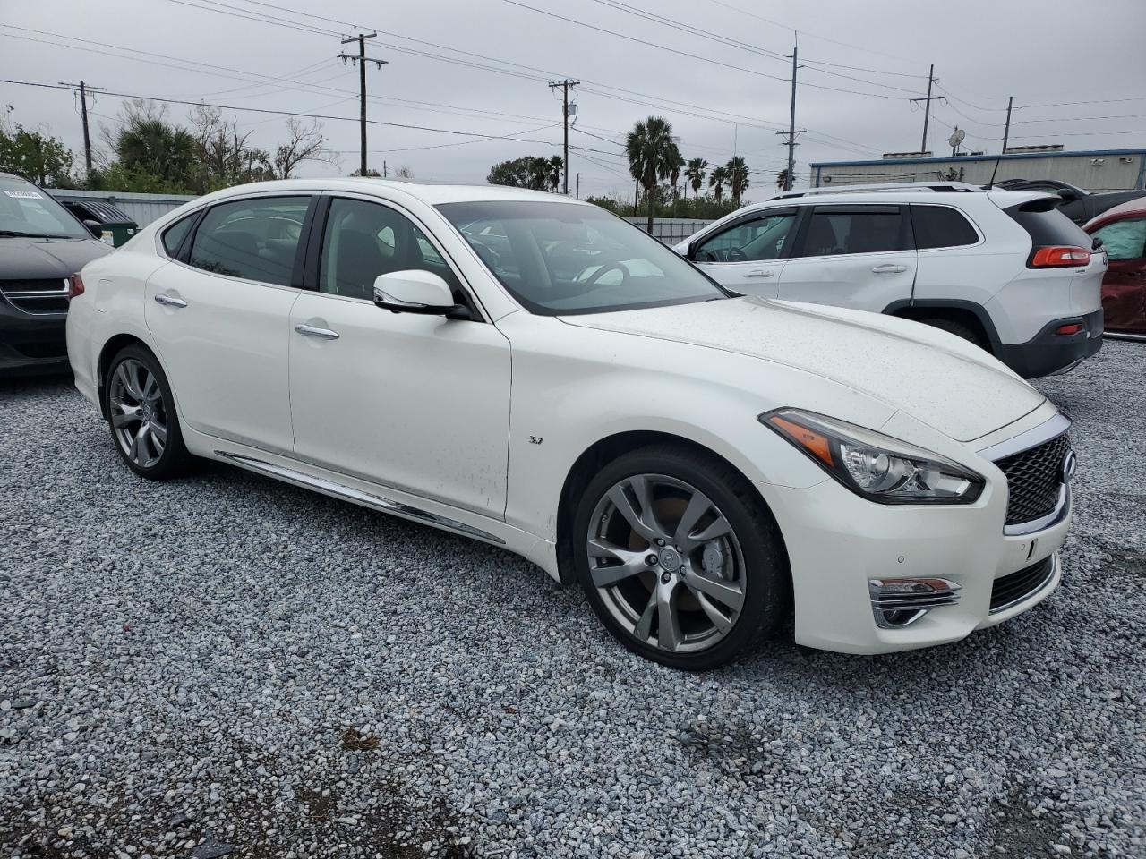 2016 Infiniti Q70 - Image 4