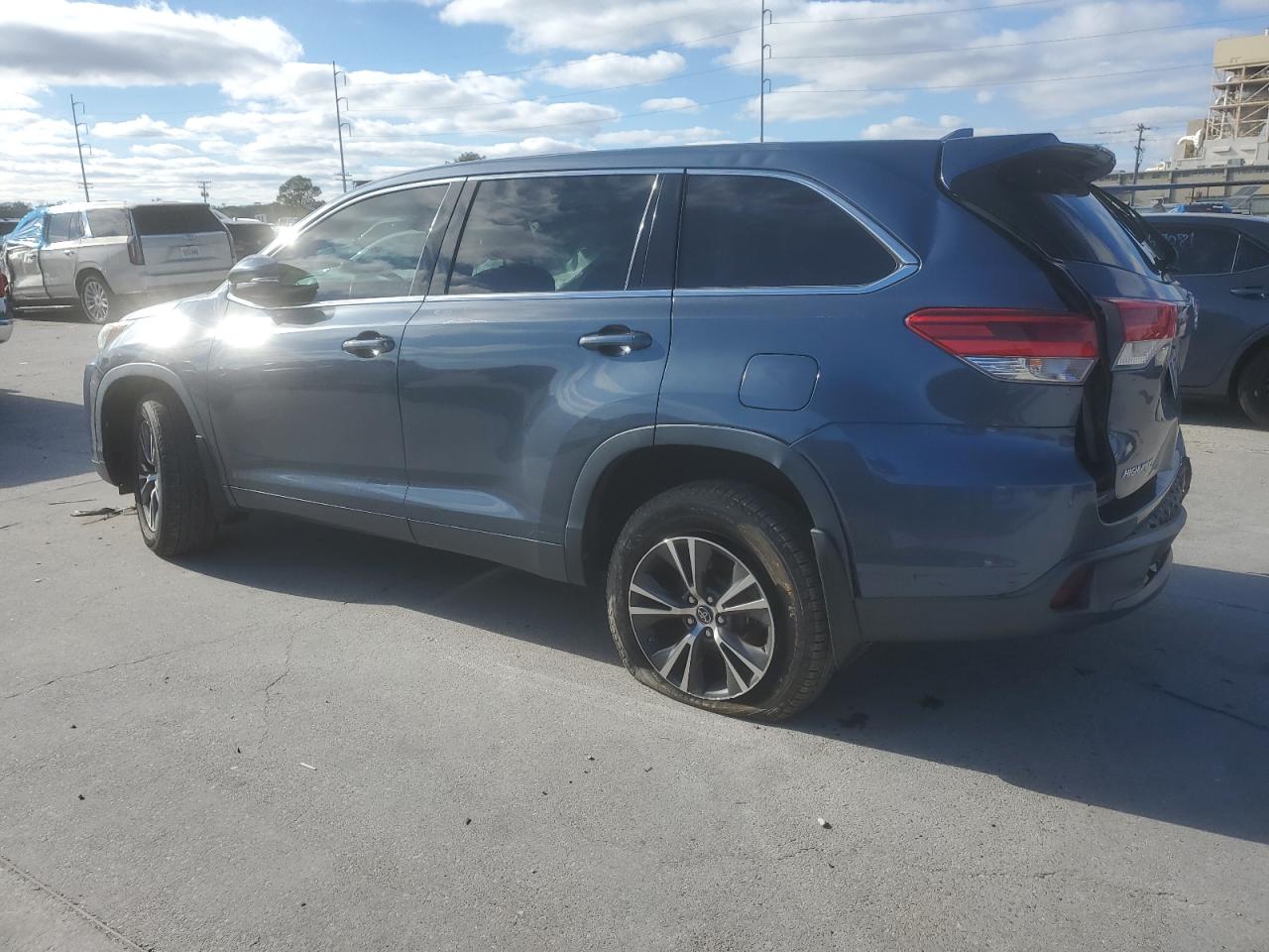 2018 Toyota Highlander - Image 2