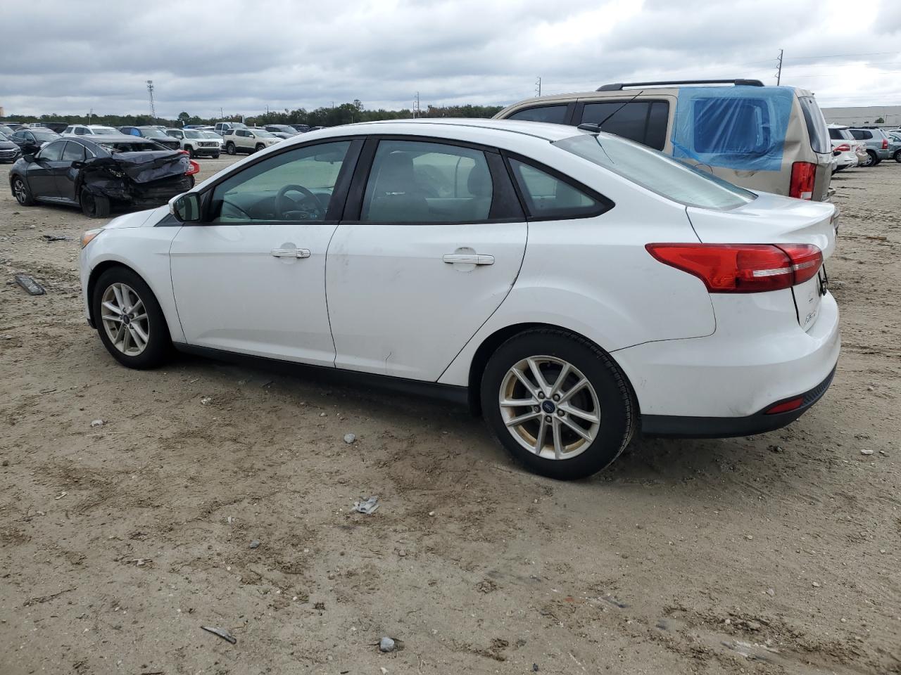 1FADP3F22HL208663 2017 FORD FOCUS - Image 2