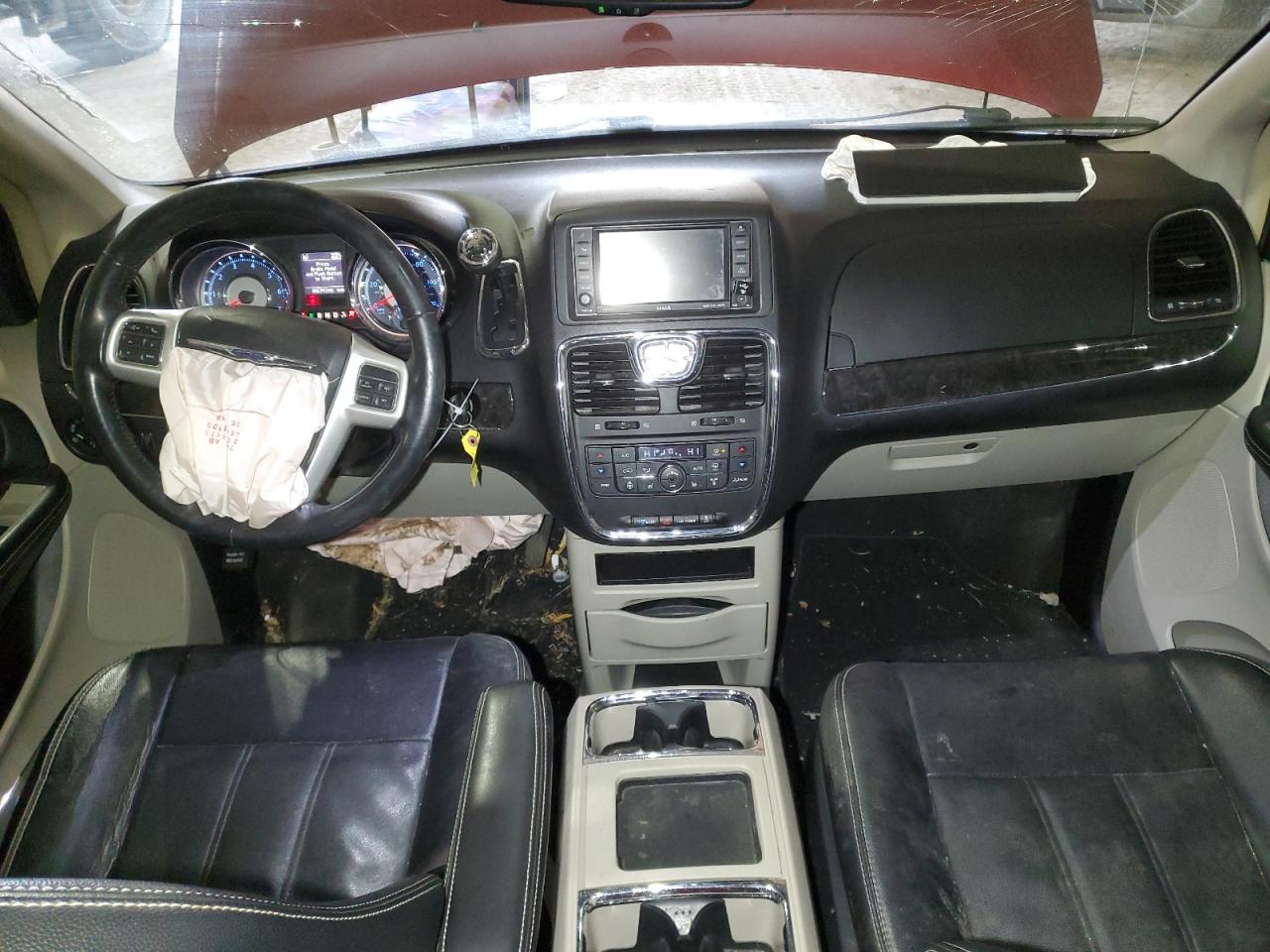 2015 Chrysler Town & Country - Image 8