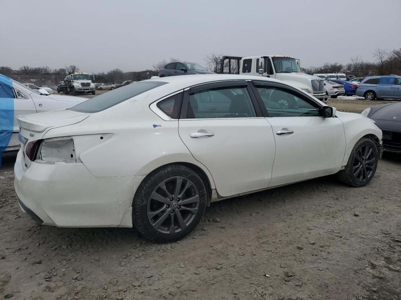 2018 Nissan Altima - Image 3