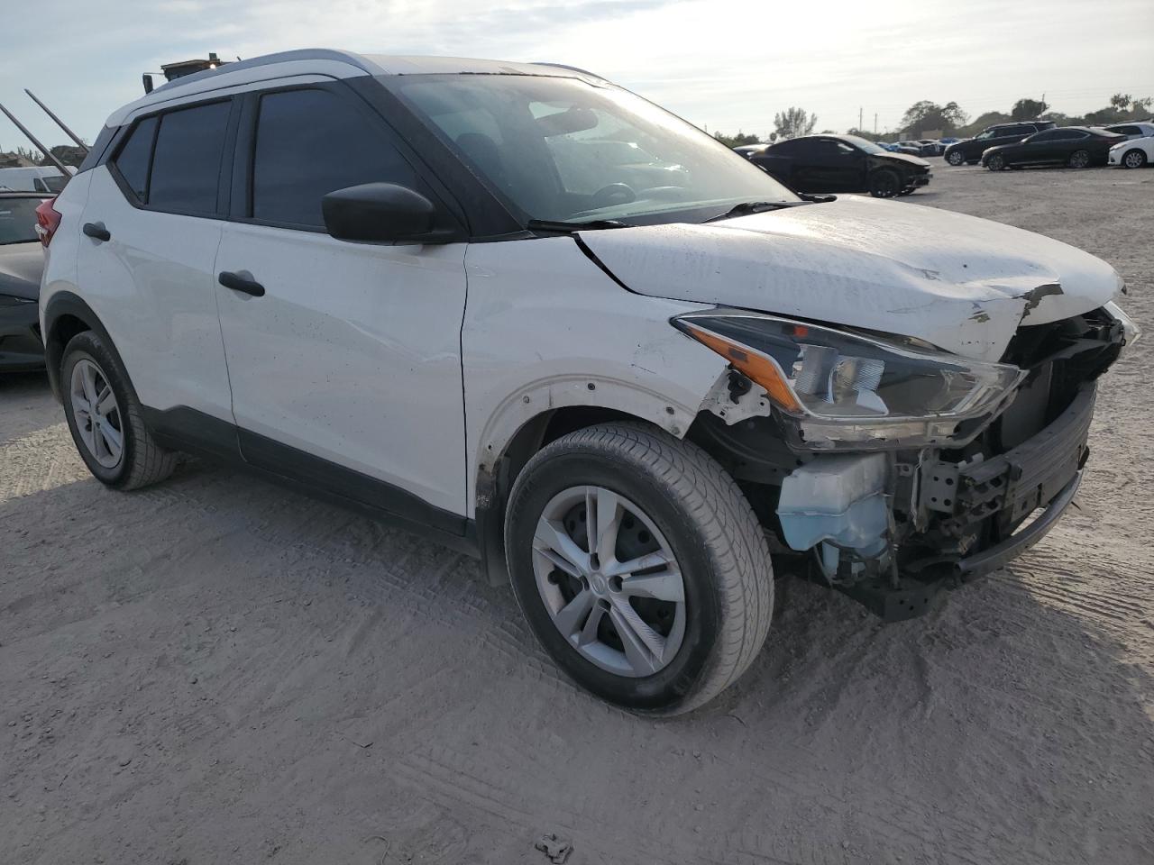 2018 Nissan Kicks - Image 4