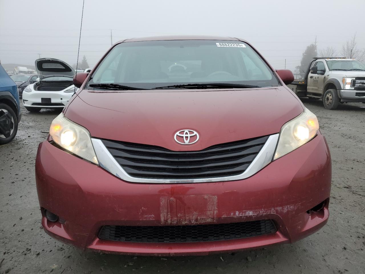 2011 Toyota Sienna - Image 5