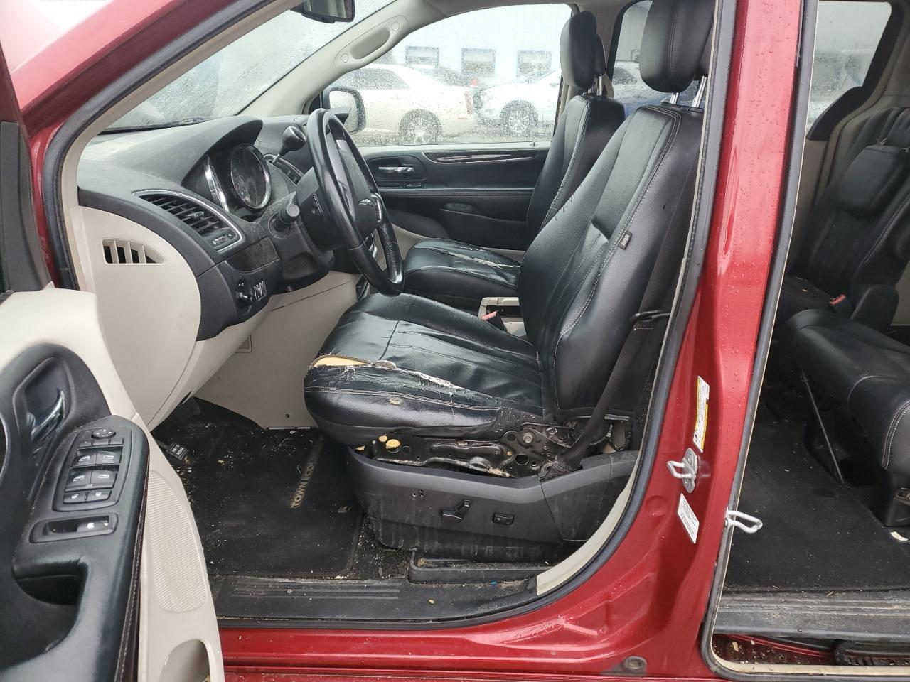 2013 Chrysler Town & Country - Image 7