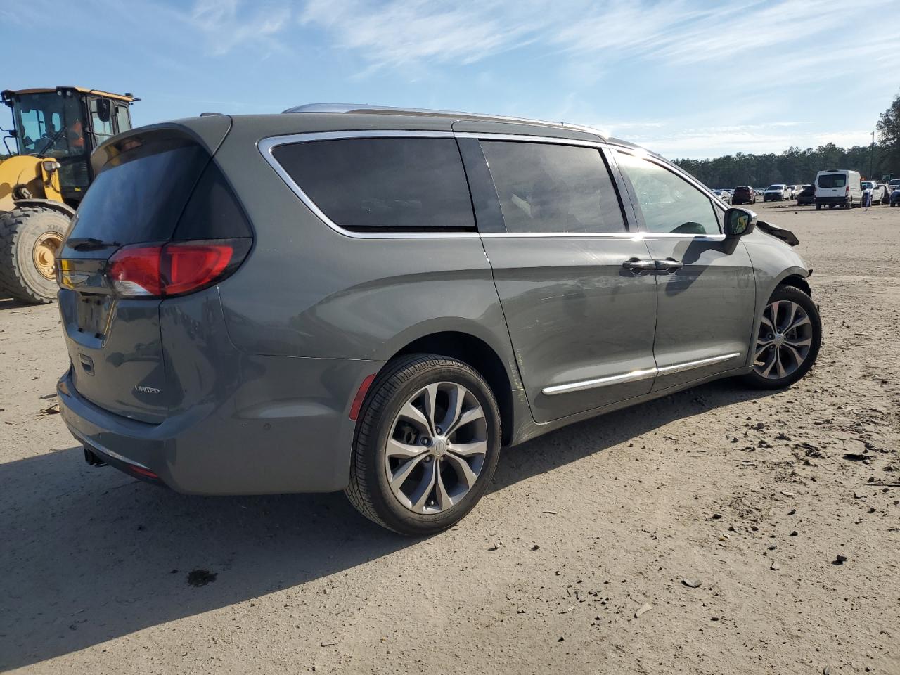 2020 Chrysler Pacifica - Image 3