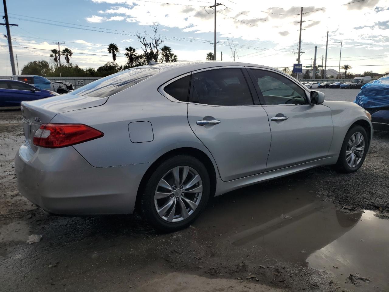2013 Infiniti M - Image 3