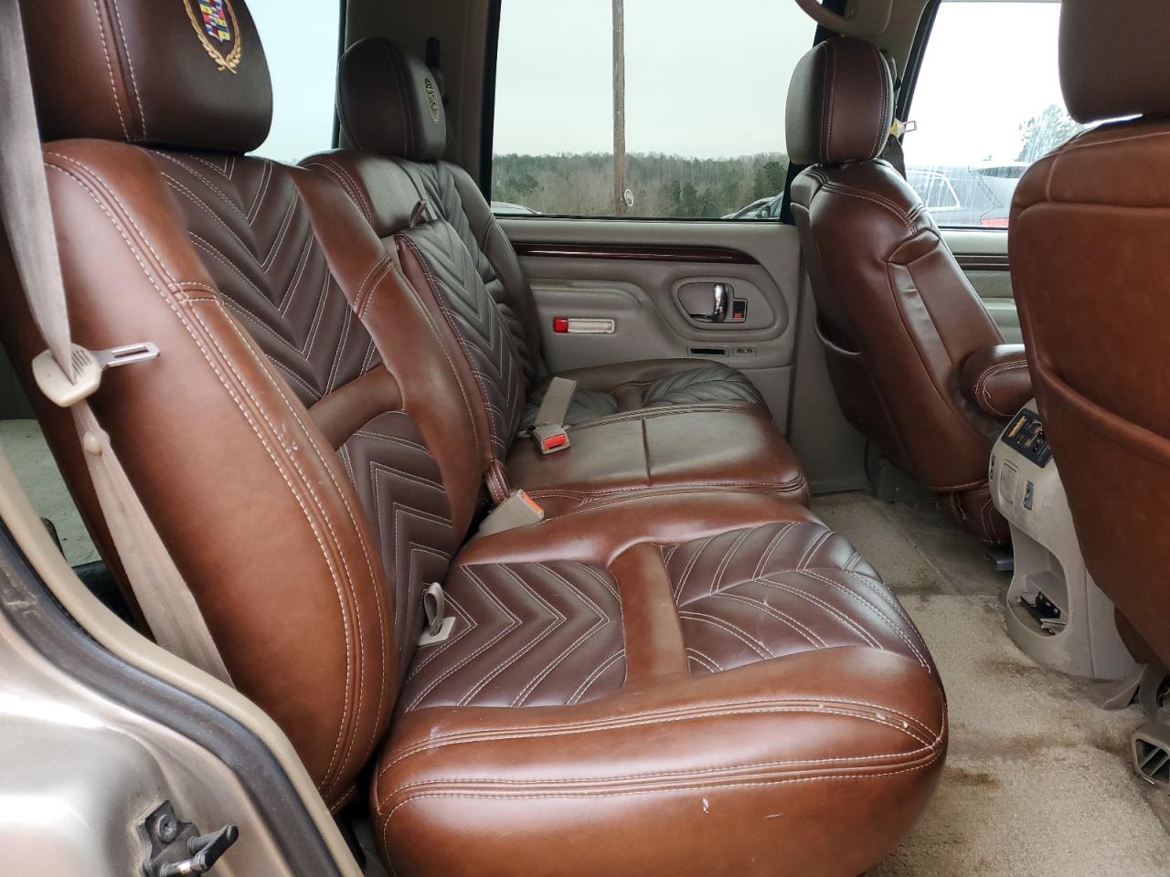 2000 Cadillac Escalade - Image 11