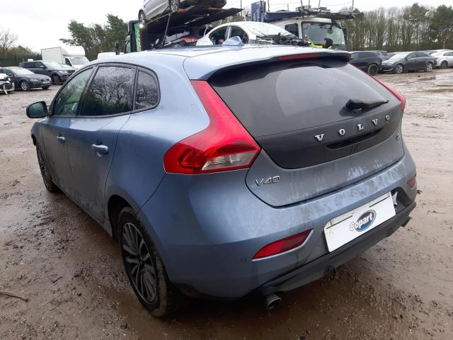 2019 VOLVO V40 MOMENT